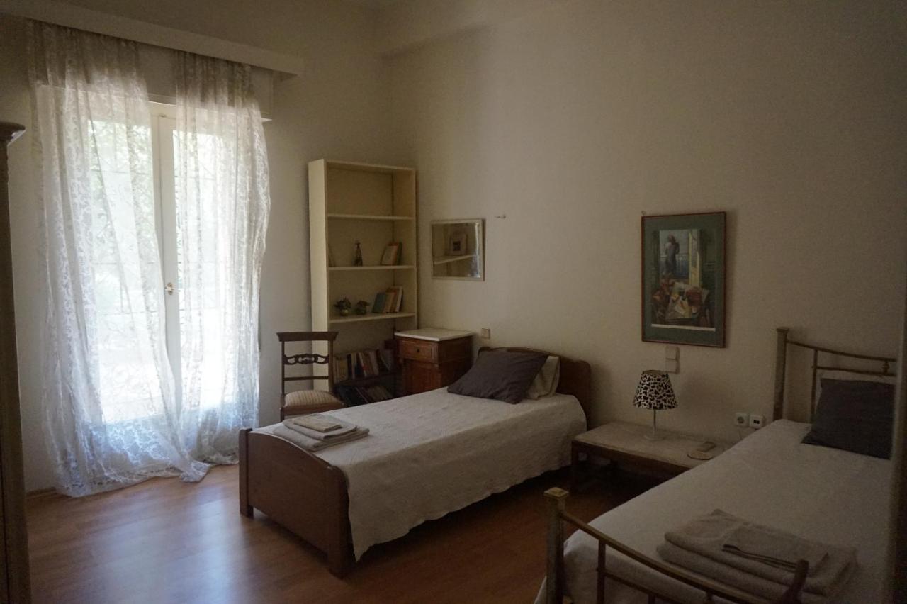 Independent entrance Apt - 130M2 - Garden - Private Parking Appartement Athene Buitenkant foto