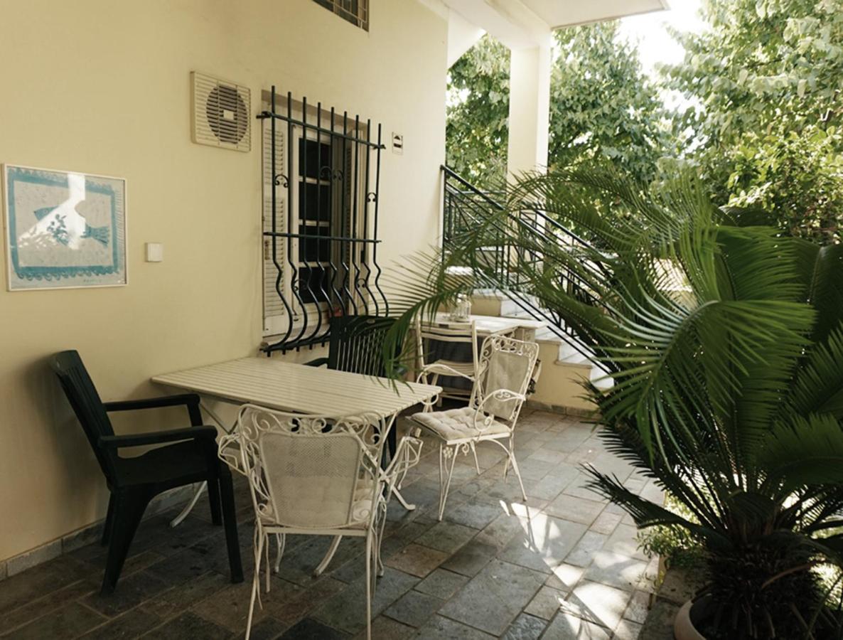 Independent entrance Apt - 130M2 - Garden - Private Parking Appartement Athene Buitenkant foto