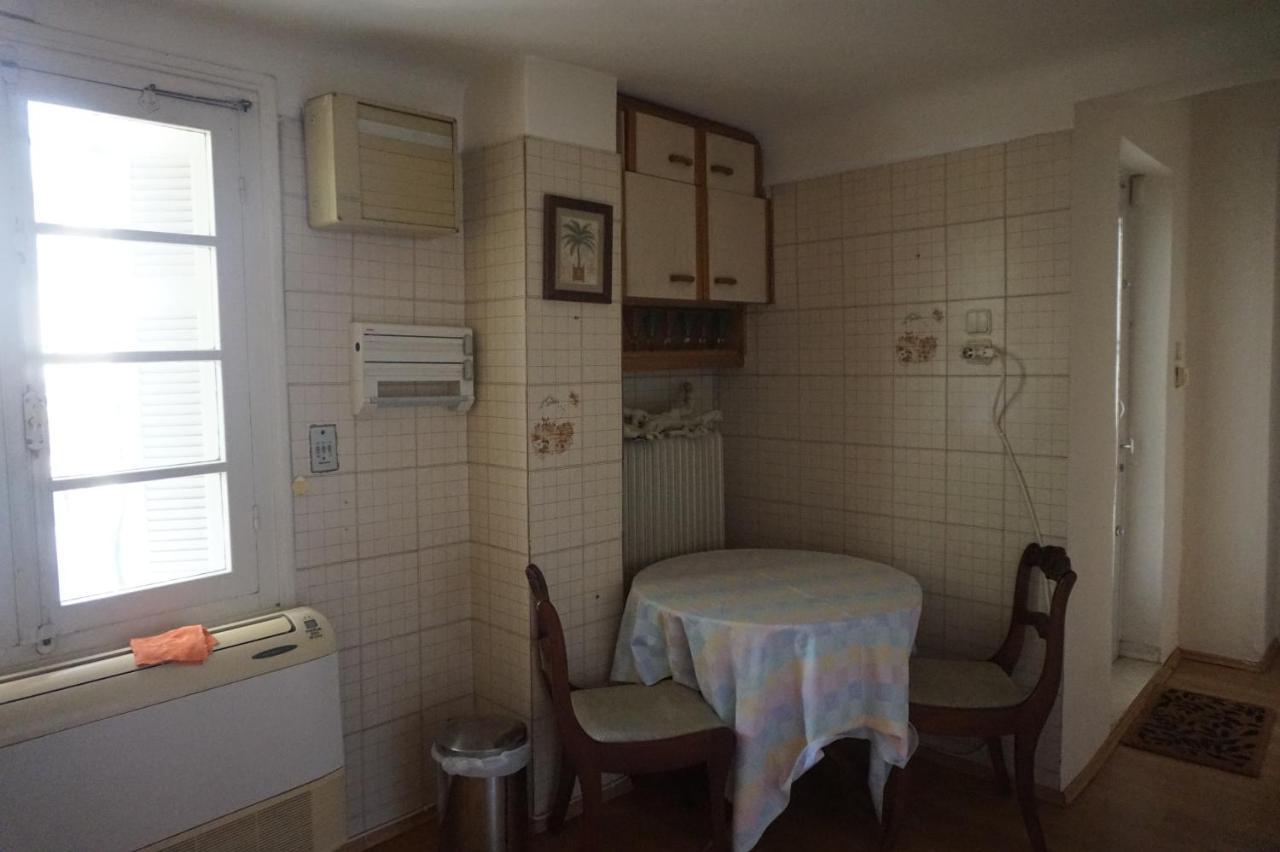 Independent entrance Apt - 130M2 - Garden - Private Parking Appartement Athene Buitenkant foto