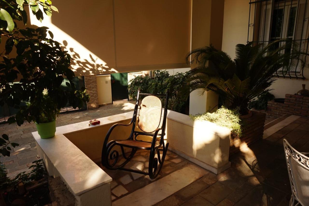 Independent entrance Apt - 130M2 - Garden - Private Parking Appartement Athene Buitenkant foto